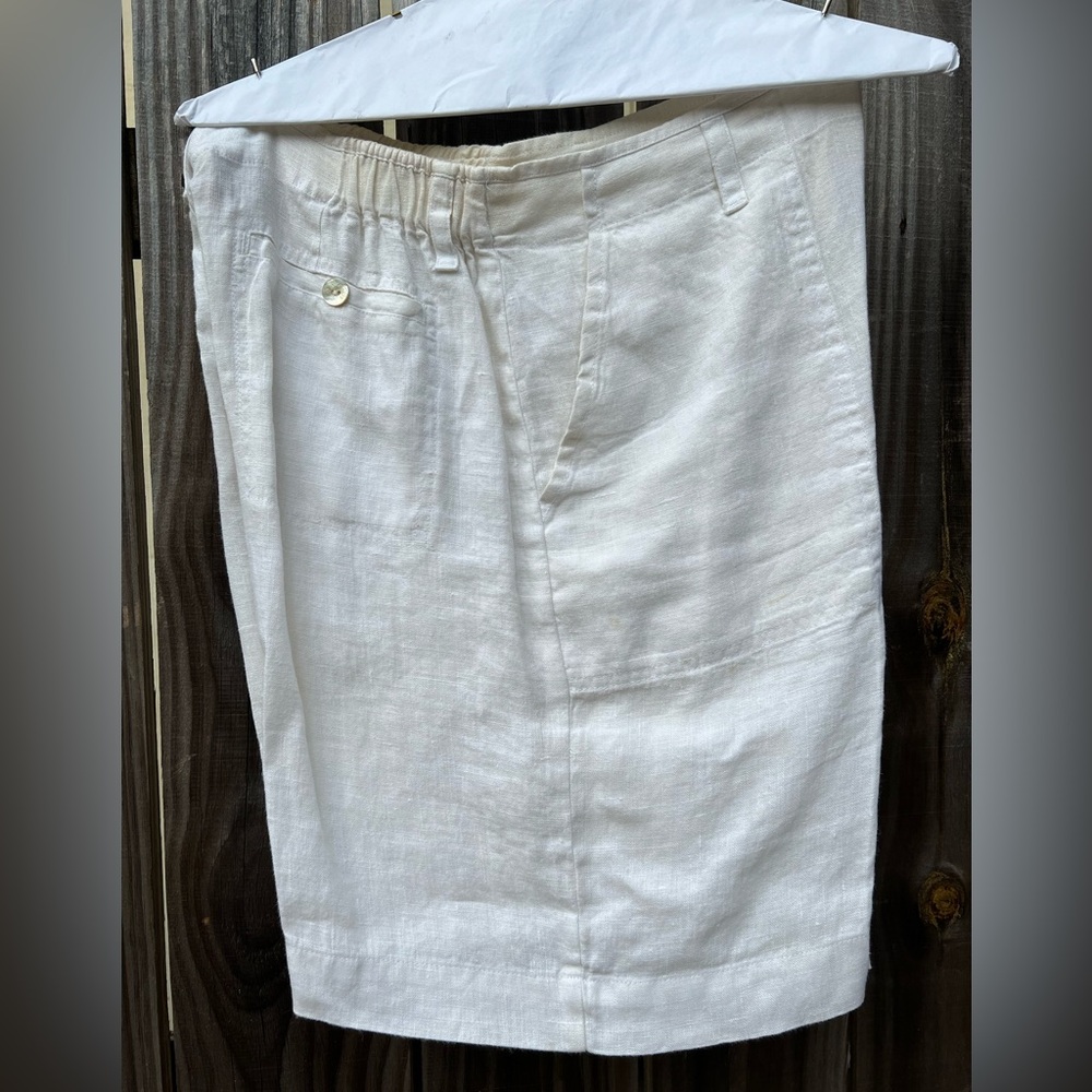 WOMEN’S CHICO’S LINEN SHORTS.